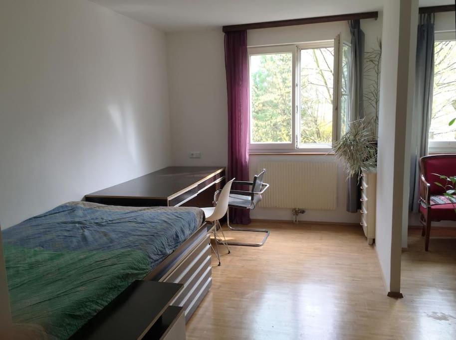 Room In Maisonette With Garden, Parking Place Wien Exteriör bild