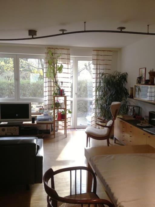 Room In Maisonette With Garden, Parking Place Wien Exteriör bild