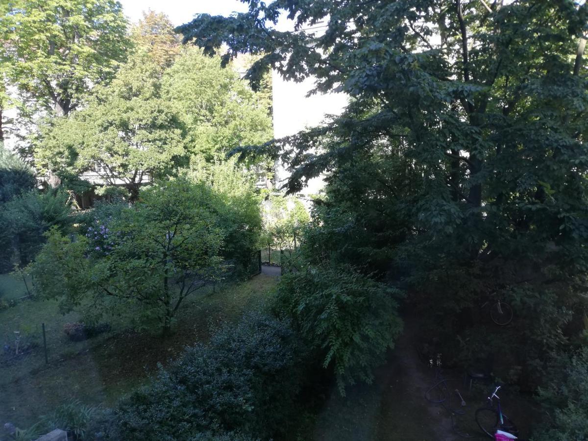 Room In Maisonette With Garden, Parking Place Wien Exteriör bild