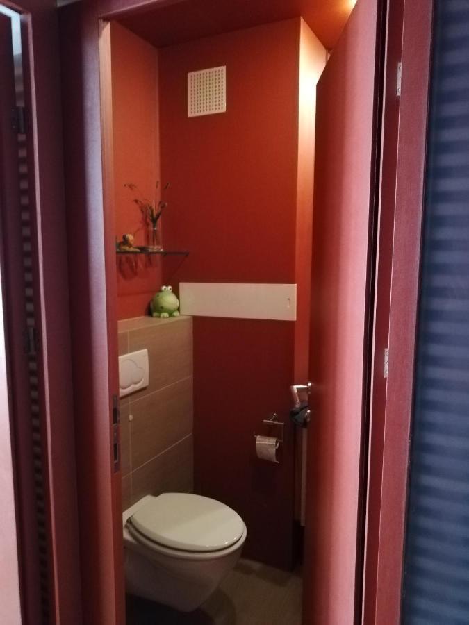 Room In Maisonette With Garden, Parking Place Wien Exteriör bild