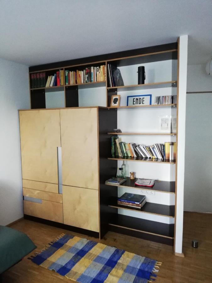 Room In Maisonette With Garden, Parking Place Wien Exteriör bild